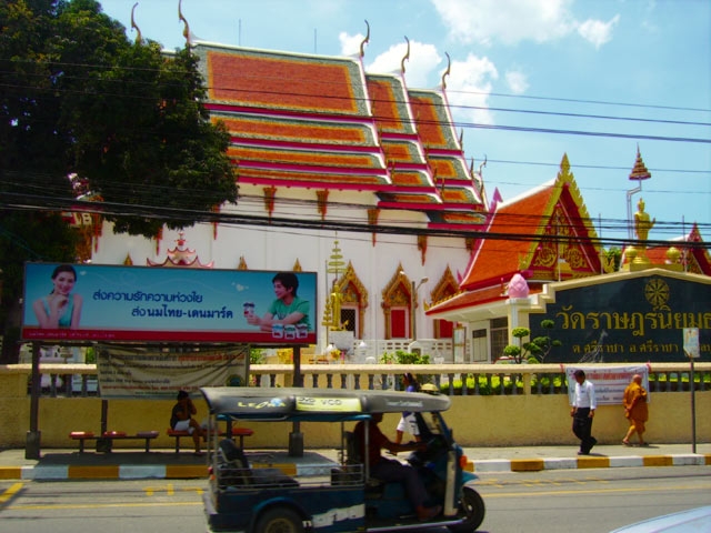 Wat Si Racha in Thailand